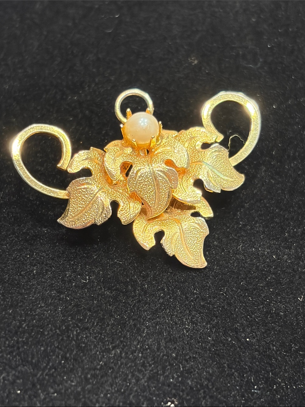 Vintage Antique Gold Leaf Cluster Brooch with White Pearl